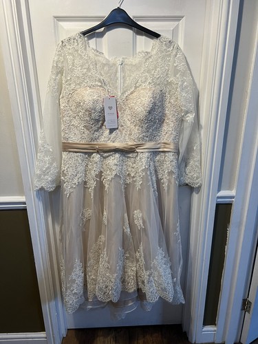 Bnwt house v - jj's,